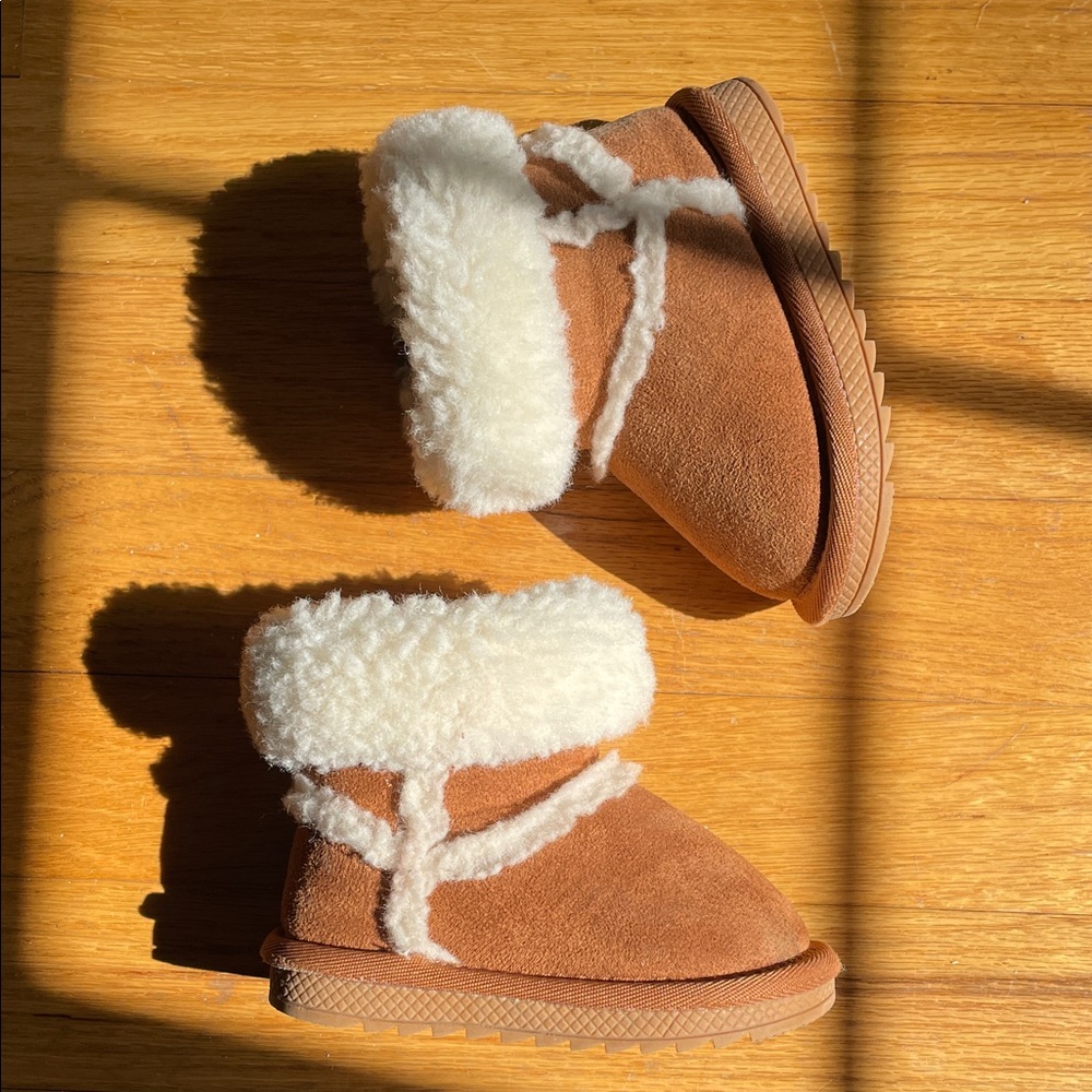 Brown Shearling-Lined Sherpa Toddler Boots | size: 4